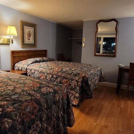 The Tallwood Motel Wells Bagian luar foto