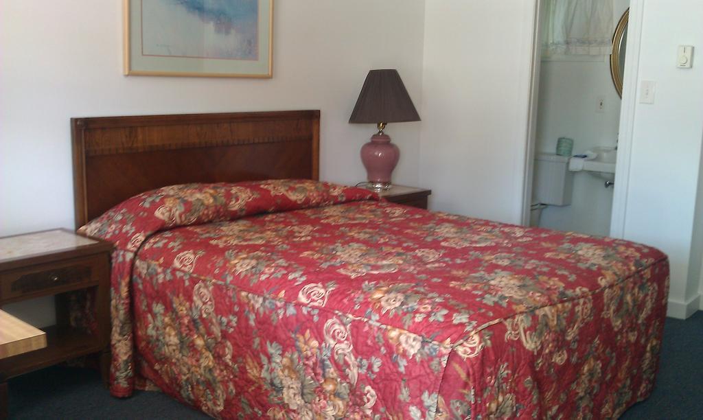 The Tallwood Motel Wells Ruang foto