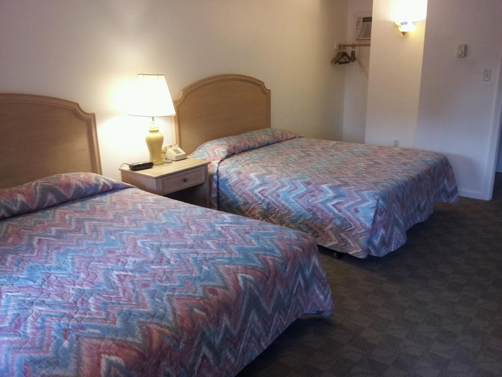 The Tallwood Motel Wells Ruang foto
