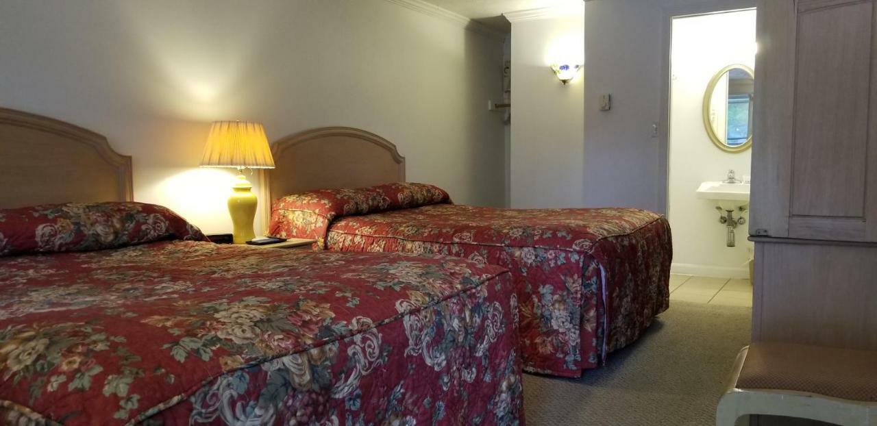 The Tallwood Motel Wells Bagian luar foto